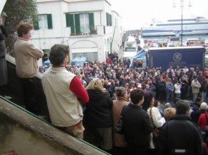 manifestazione-a-capri-13-aprile-06-012